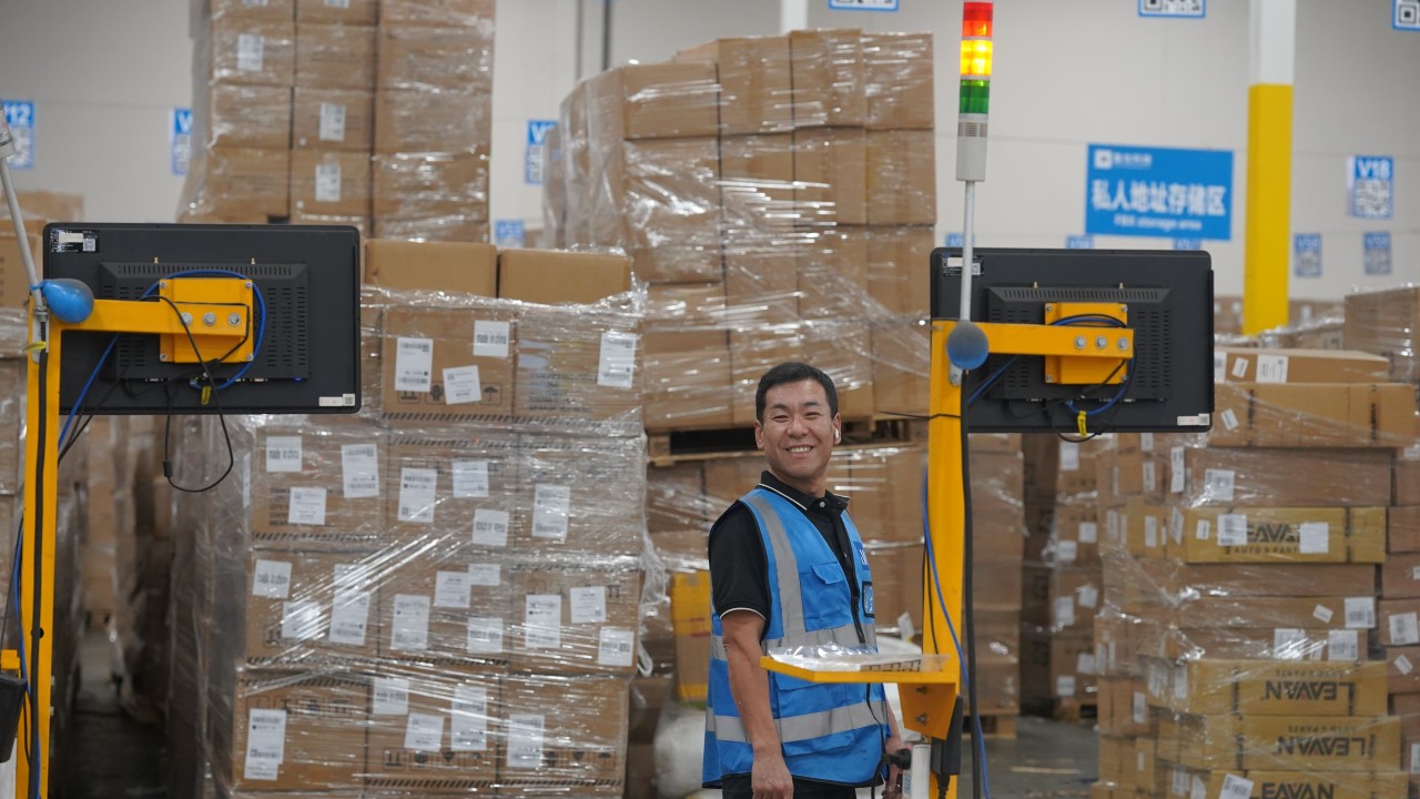 Omnichannel Logistics: Strategies, Trends, and Challenges